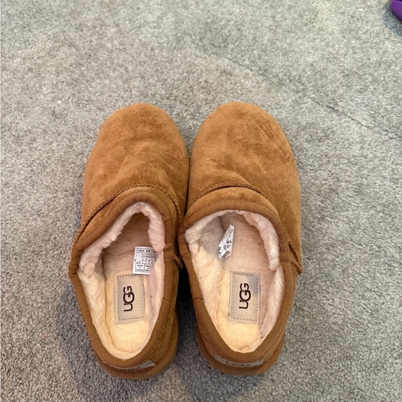 UGG Classic Slippers - Picture 8 of 8